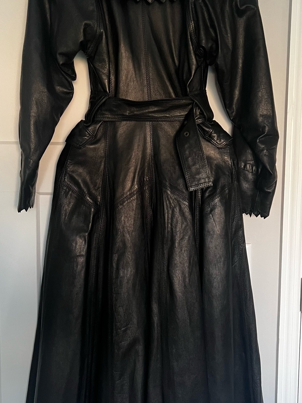 Black Leather Trench Coat with Belt are by Eva Popović costume design - Picture 9 of 9